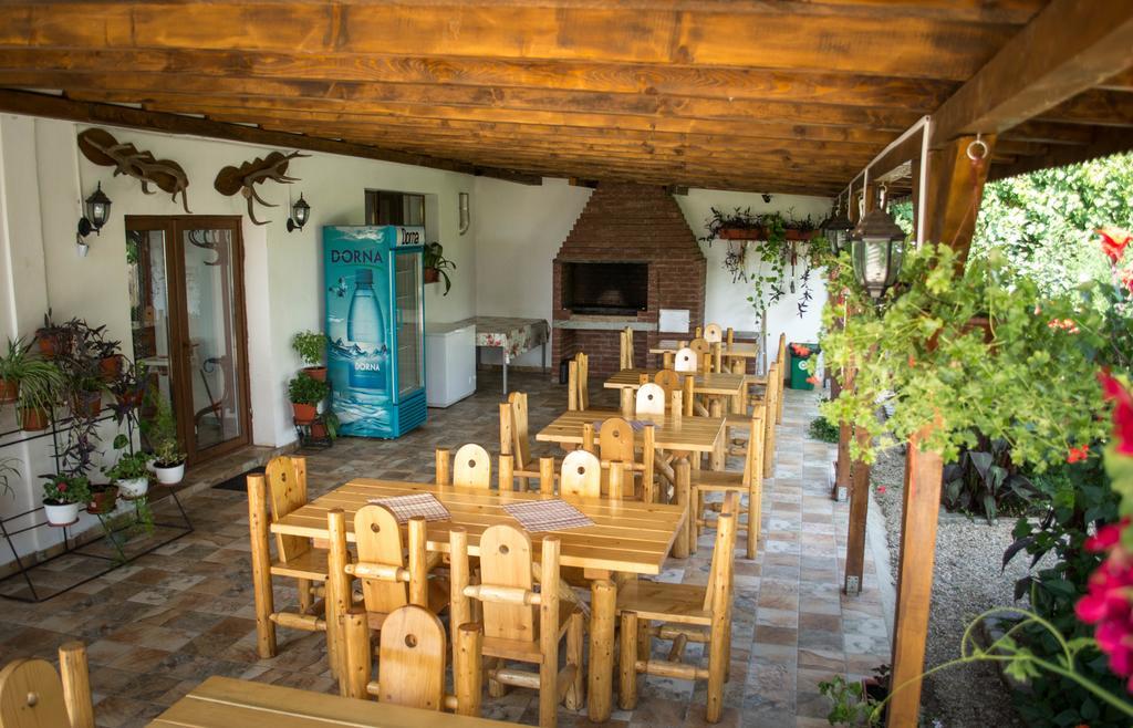 Casa Diana Hotel Comana Buitenkant foto